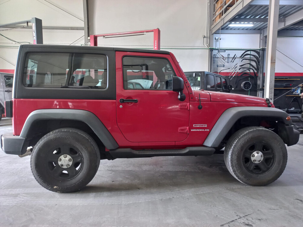 LOW KMS !!Jeep Wrangler 2012 Sport - 2