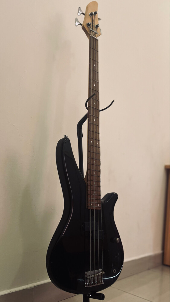 VINTAGE YAMAHA BASS GUITAR W/ STAND - 4
