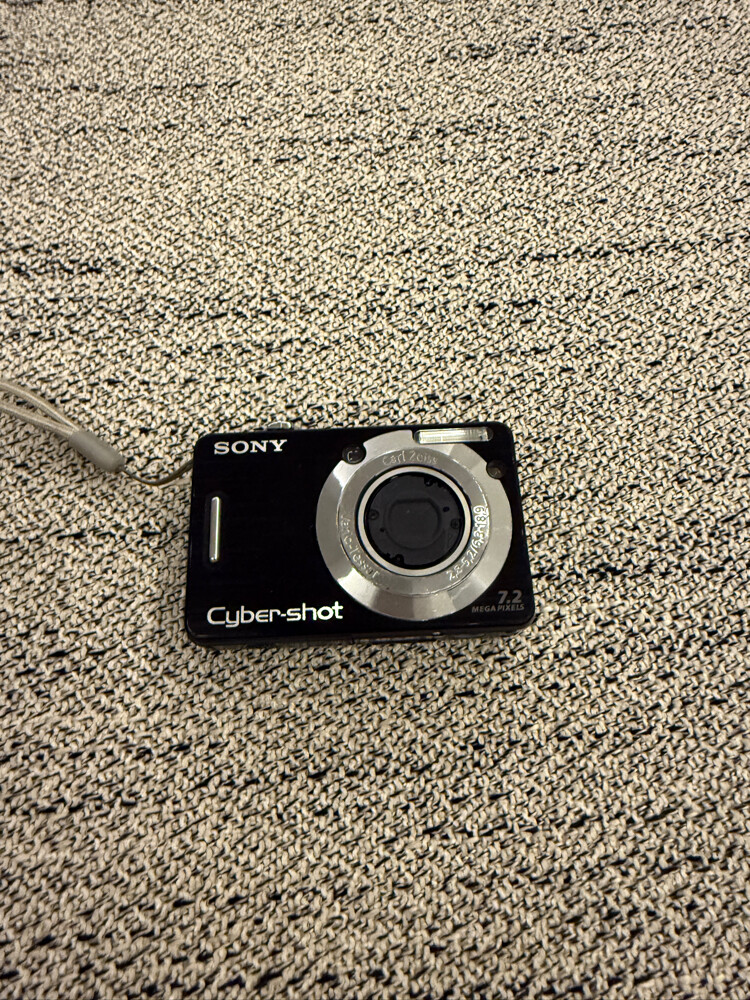 sony camera cybershot (negotiable) - 2