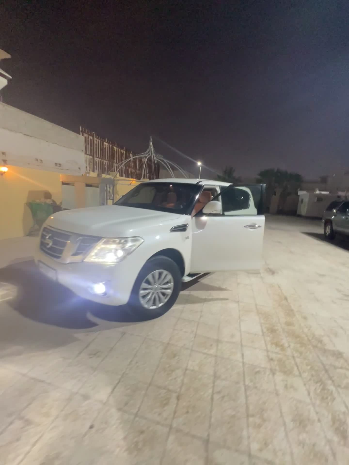 مالك اول نيسان باترول ابيض لؤلؤي - 11