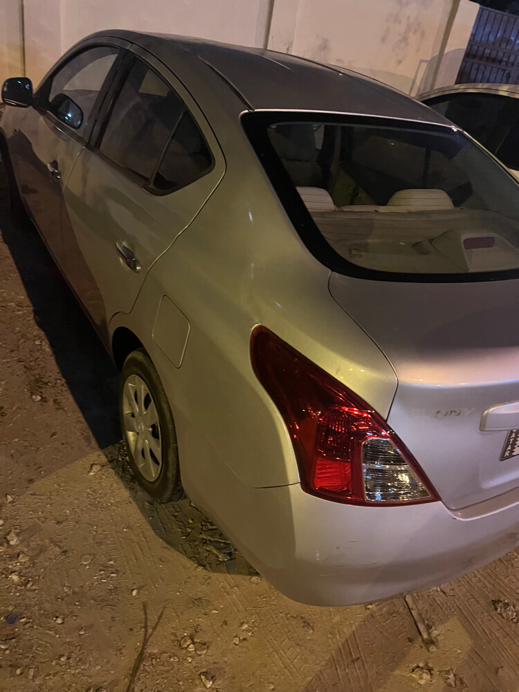 Nissan Sunny 2012 - 4