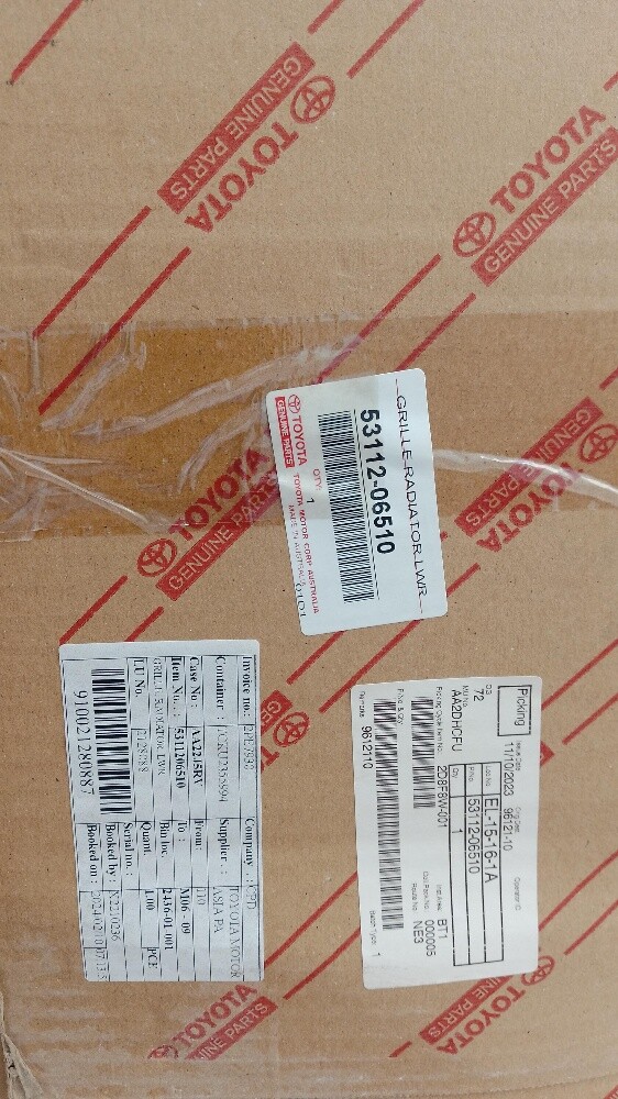 Toyota Camry 2017 front grill - 1
