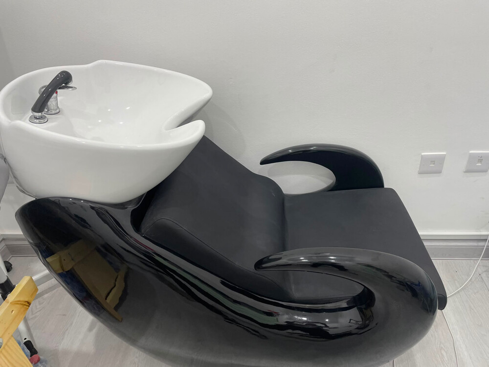hair salon chair  - 1