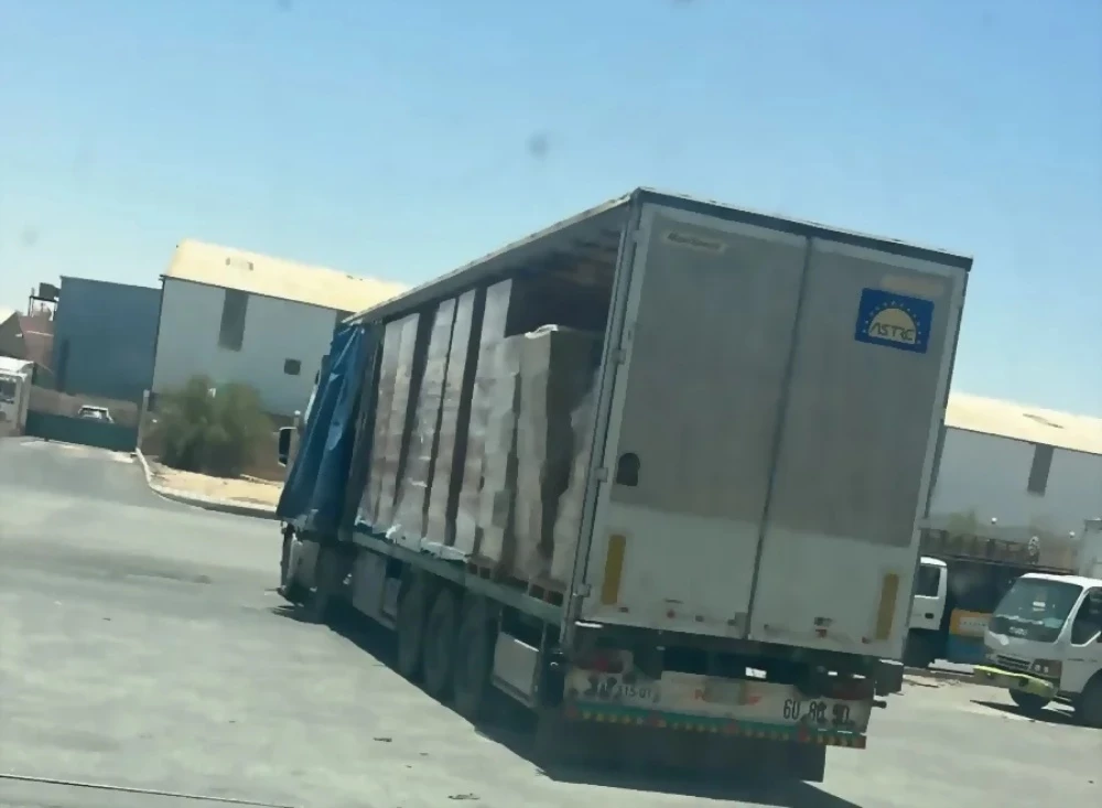 Curtain truck for transport - 2