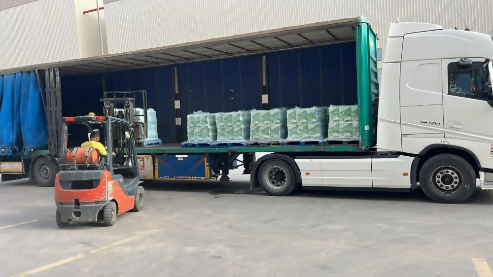 Curtain truck for transport - 1