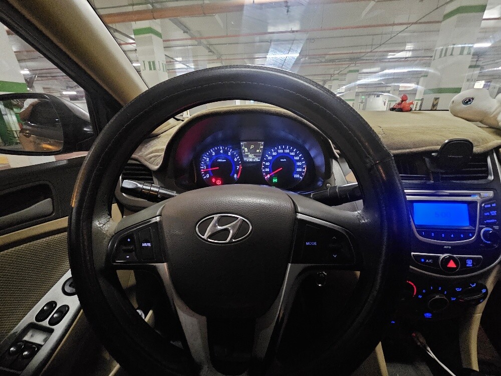 Hyundai accent - 7