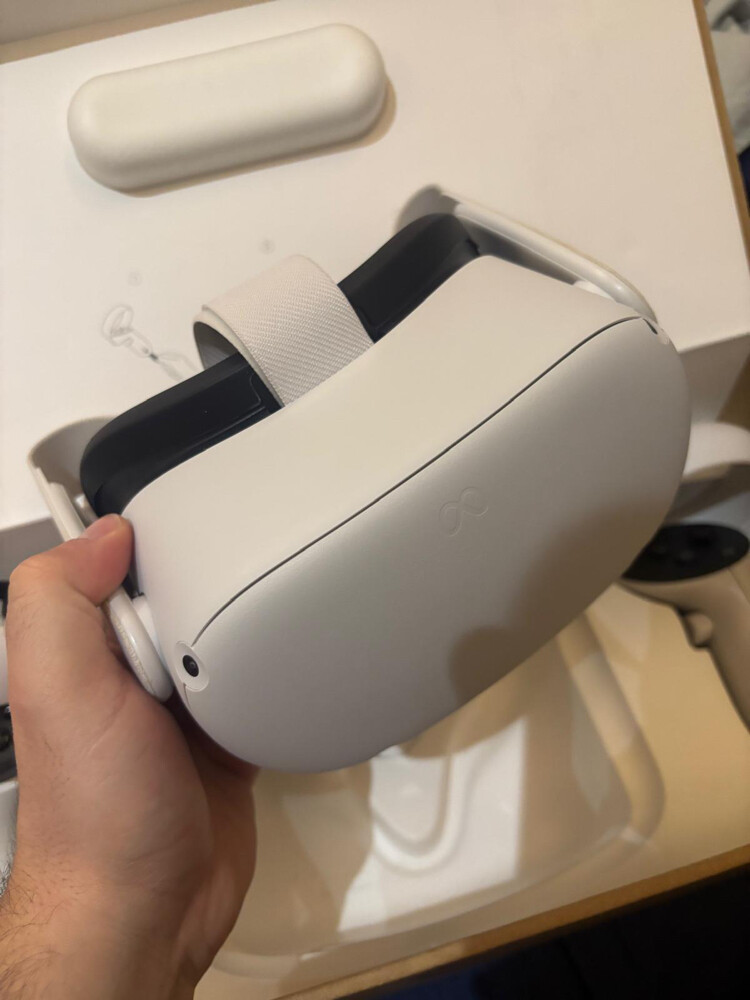 meta Quest VR 2 - 3