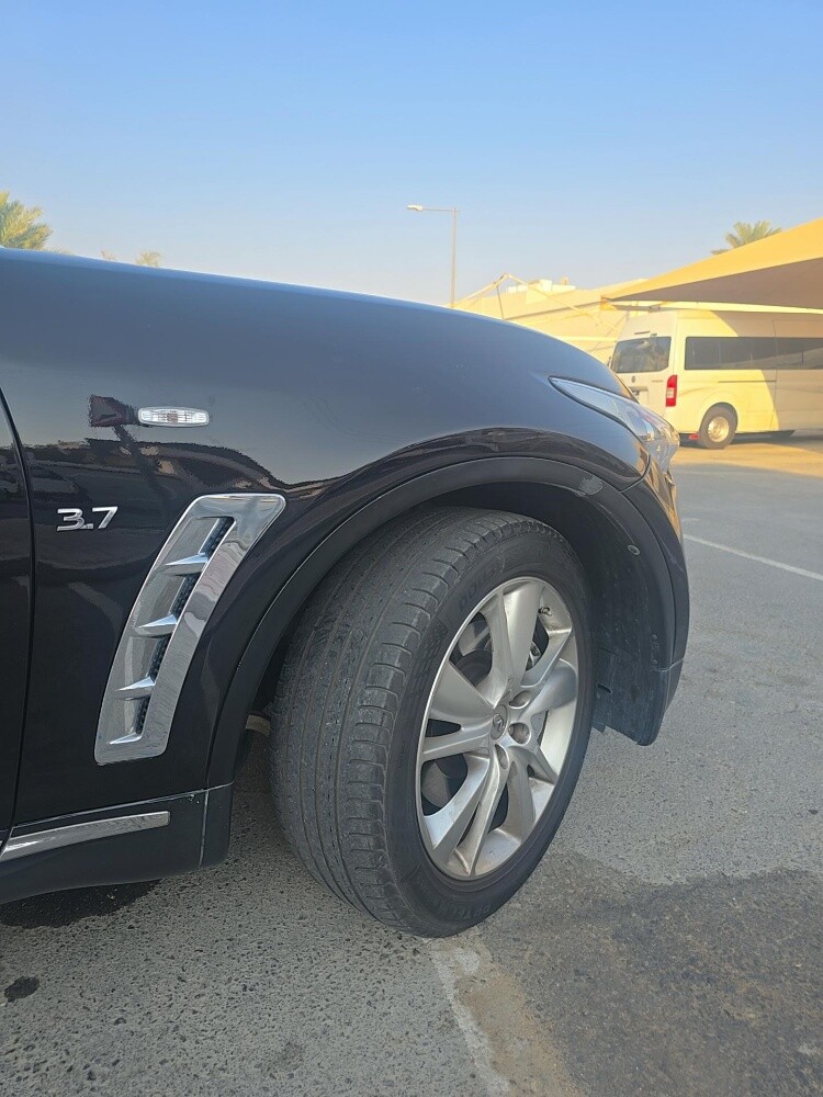 Infiniti QX70 2016 registered 2017 - 11
