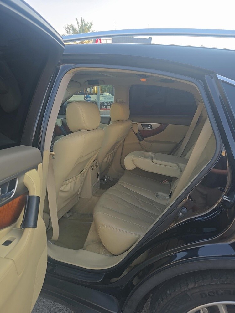 Infiniti QX70 2016 registered 2017 - 12