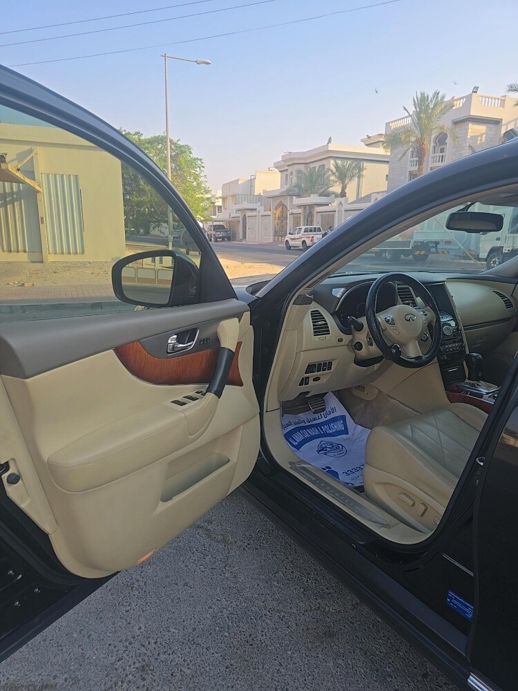 Infiniti QX70 2016 registered 2017 - 8