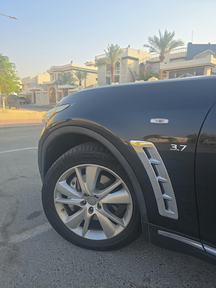 Infiniti QX70 2016 registered 2017 - 9