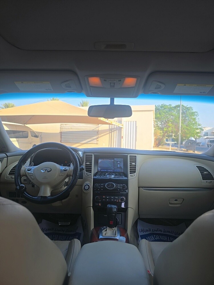 Infiniti QX70 2016 registered 2017 - 14