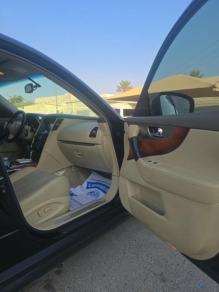 Infiniti QX70 2016 registered 2017 - 10