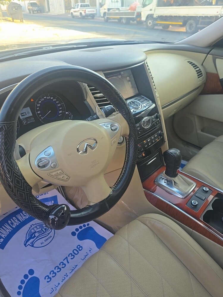 Infiniti QX70 2016 registered 2017 - 19