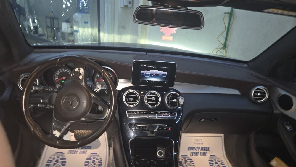 Very clean Mercedes GLC250 - 4