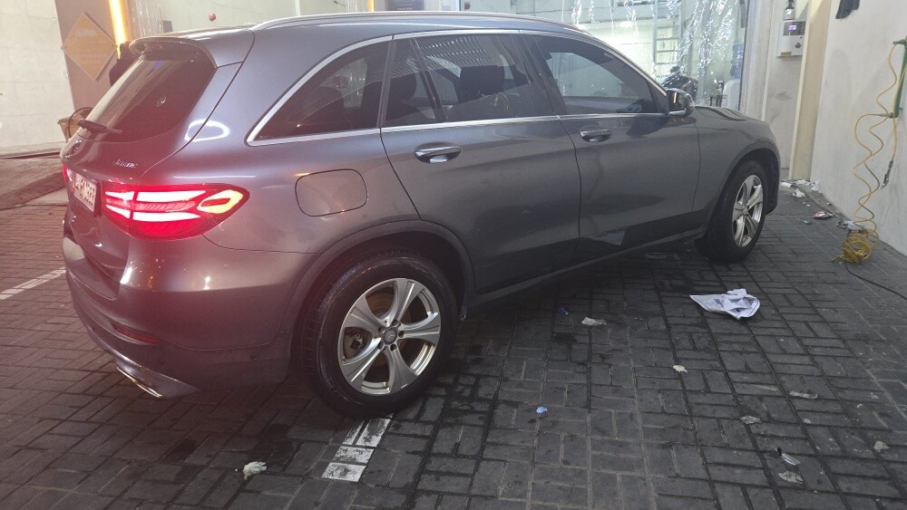 Very clean Mercedes GLC250 - 2