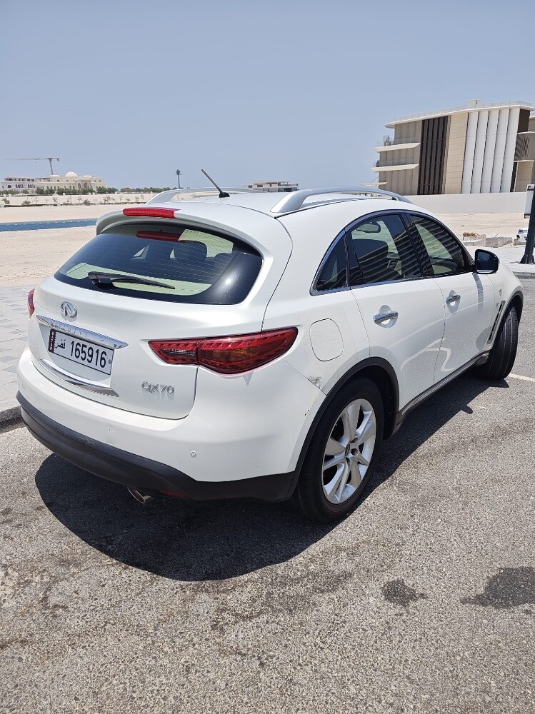 Nisan infinity QX70 - 4