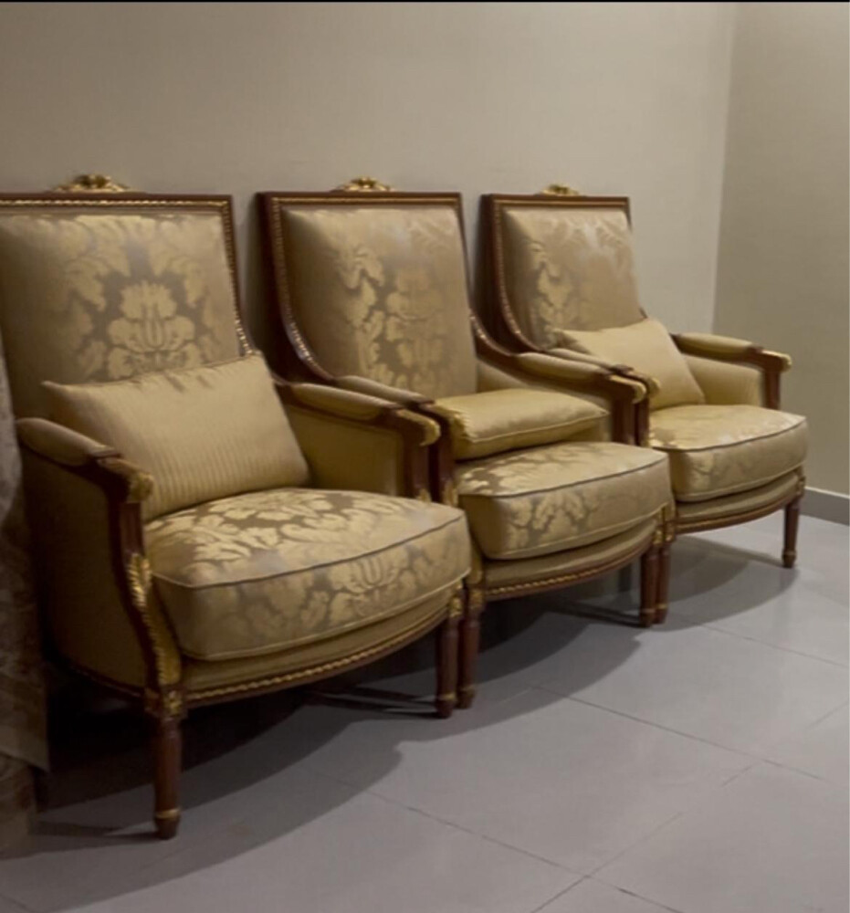 Reception seating set consisting of - 1