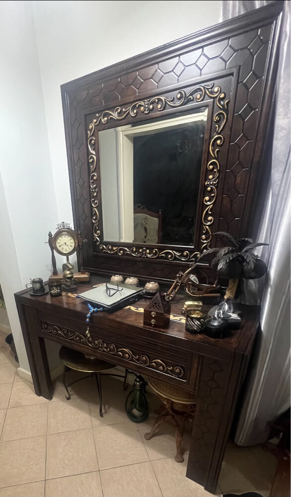 طاوله مع مرايه  - 1