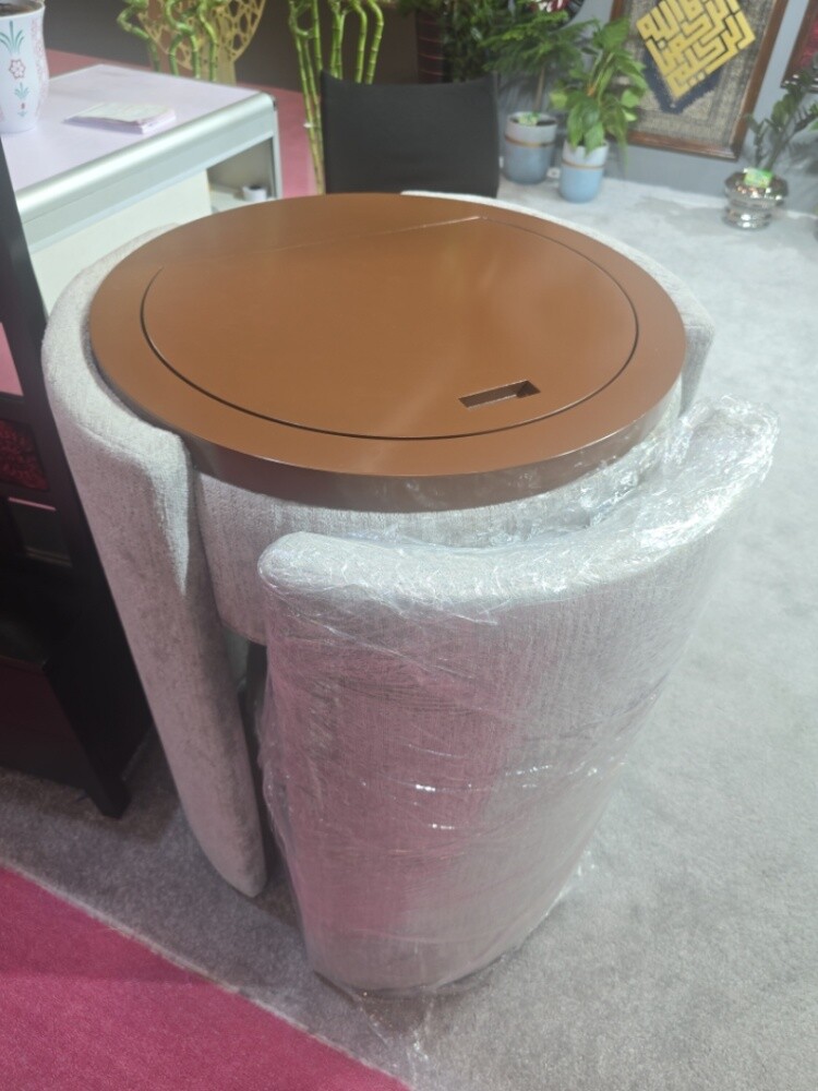 makeup table and chair - 4