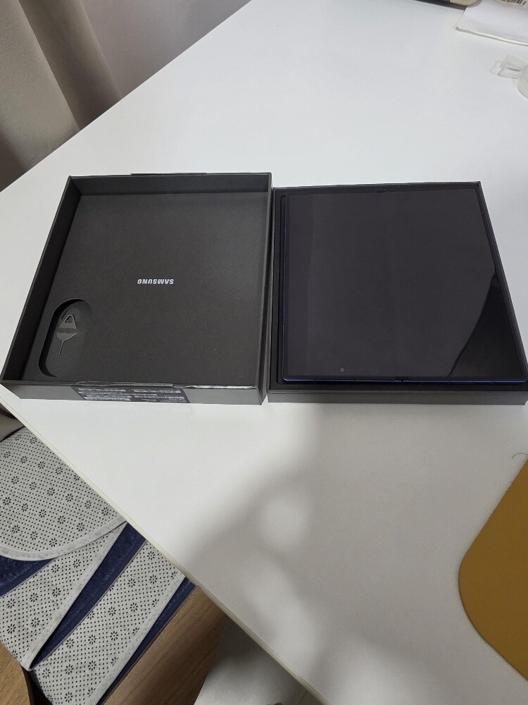 Z Fold 7 512GB Navy - 4