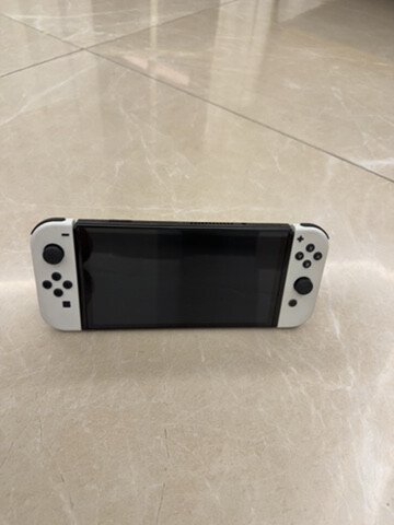NINTENDO SWITCH OLED - 1