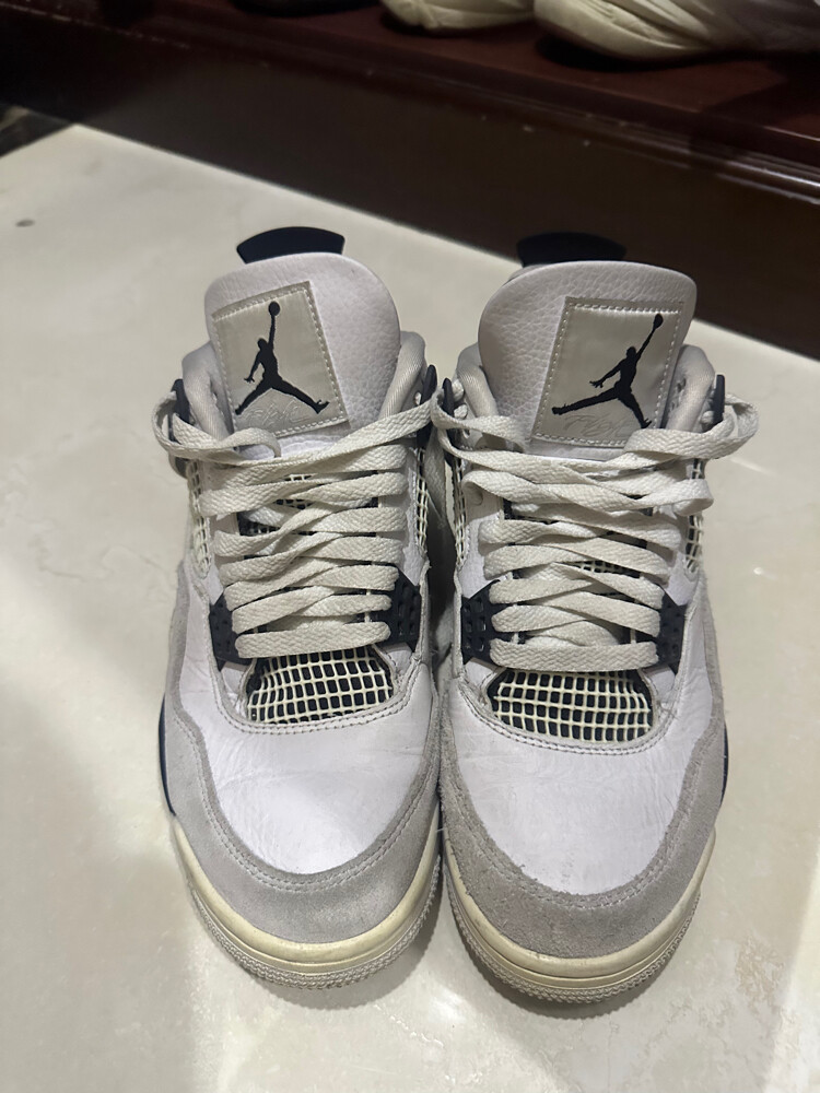 Jordan 4s Military black  - 1
