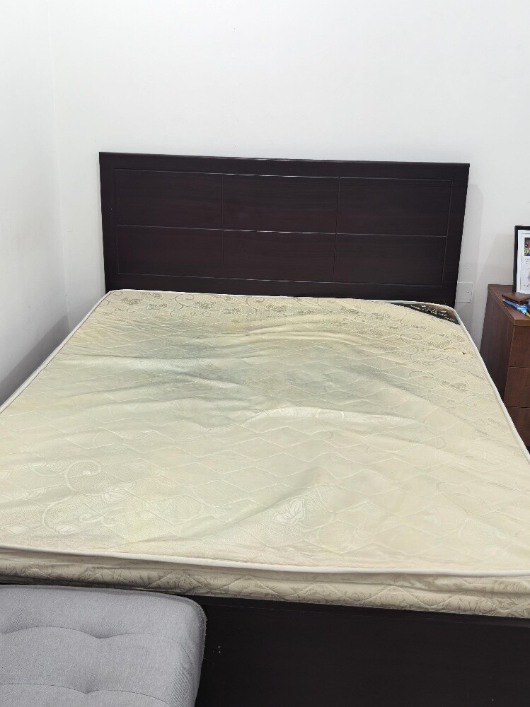 Bed frame with mattress - 3