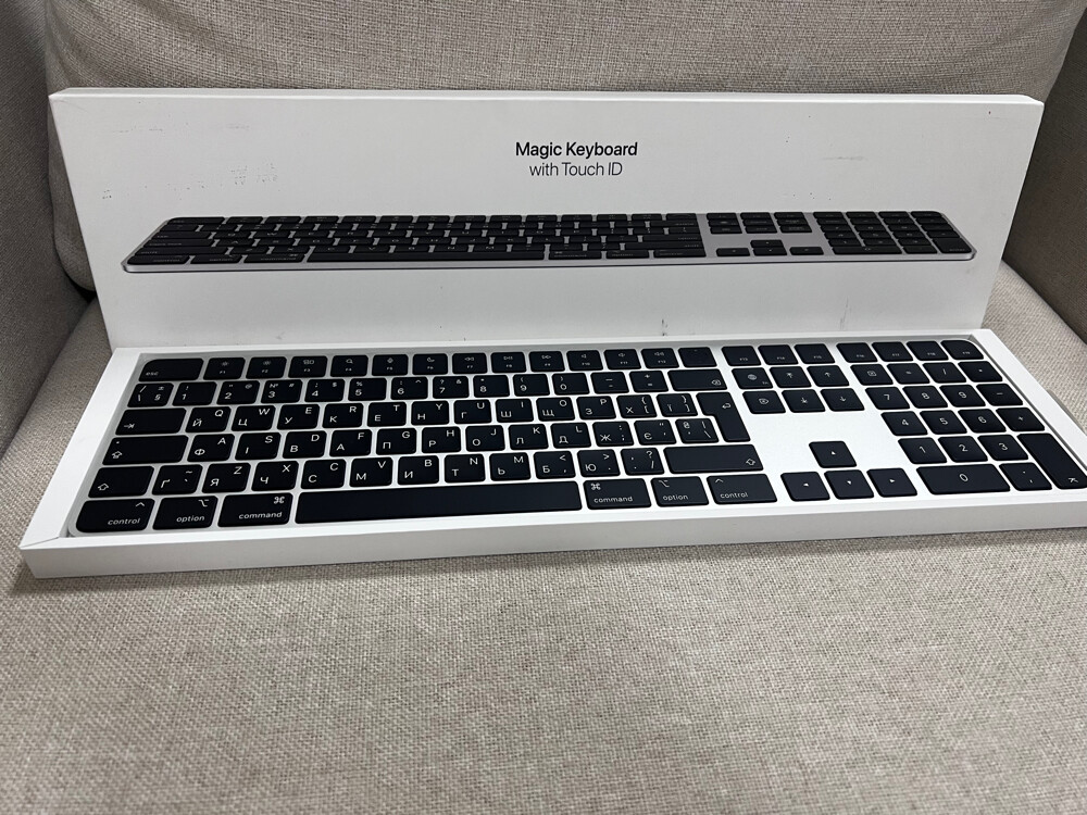 New Apple keyboard touch id numpad  - 8