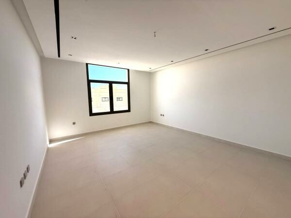 SEMI FURNISHED VILLA+POOL & LIFT - 10