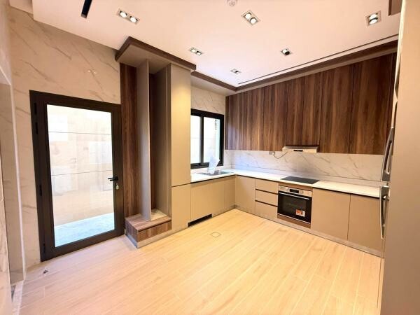 SEMI FURNISHED VILLA+POOL & LIFT - 11