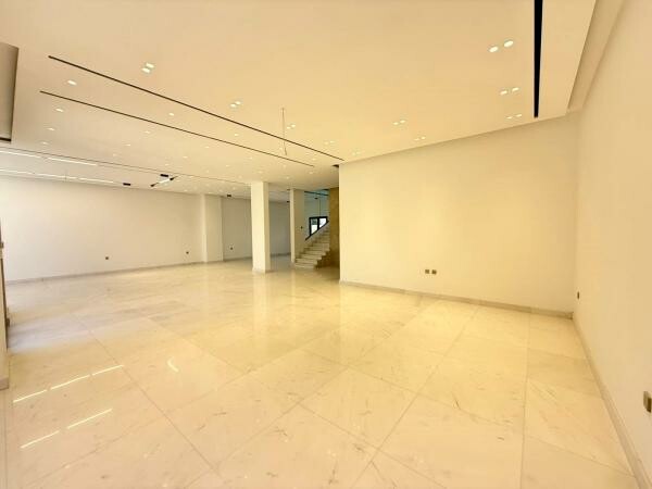 SEMI FURNISHED VILLA+POOL & LIFT - 2