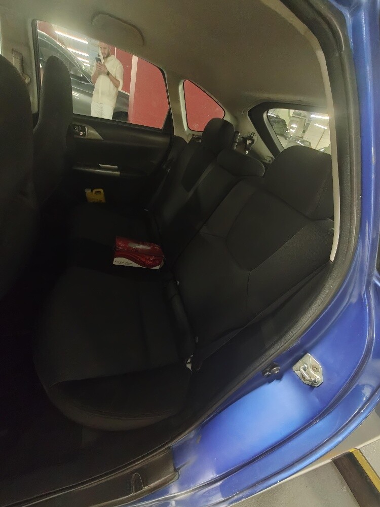 Subaru Impreza 2.0L - 10