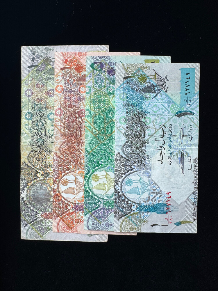 Banknotes , coins and stamps   - 17