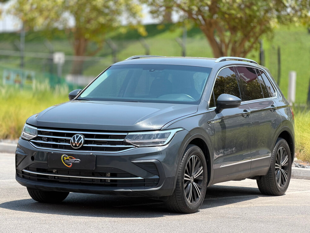 Volkswagen Tiguan - 1