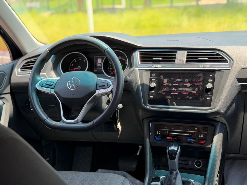 Volkswagen Tiguan - 12