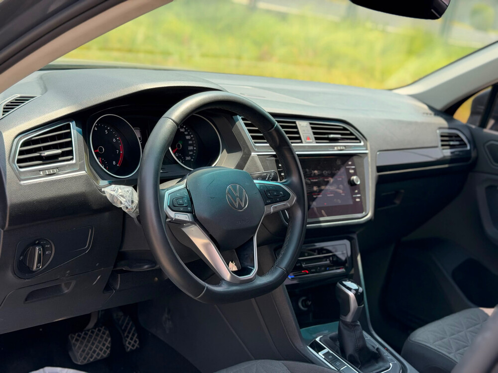 Volkswagen Tiguan - 9