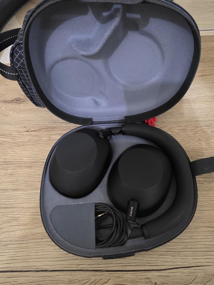 WH-1000XM6 headphones - Sony - 1