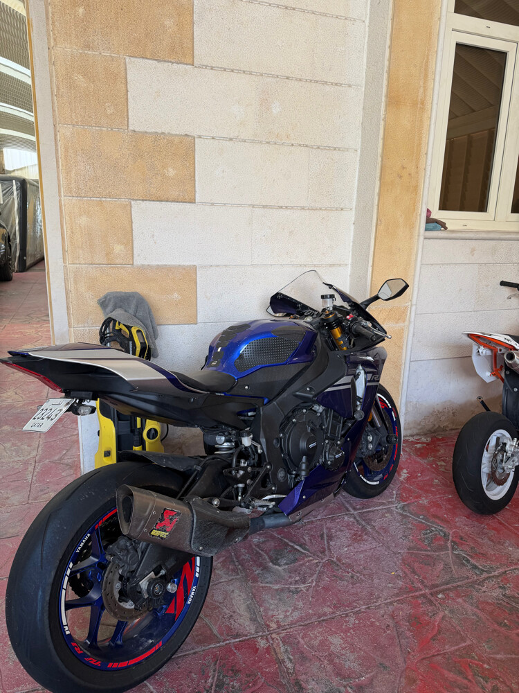 Yamaha R1 2017 - 1