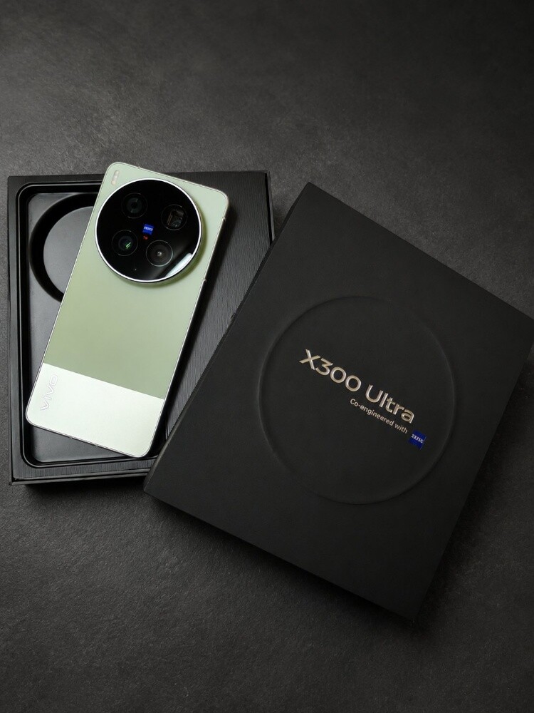 Vivo X300 Ultra 1Tb/16 Gb Green - 1