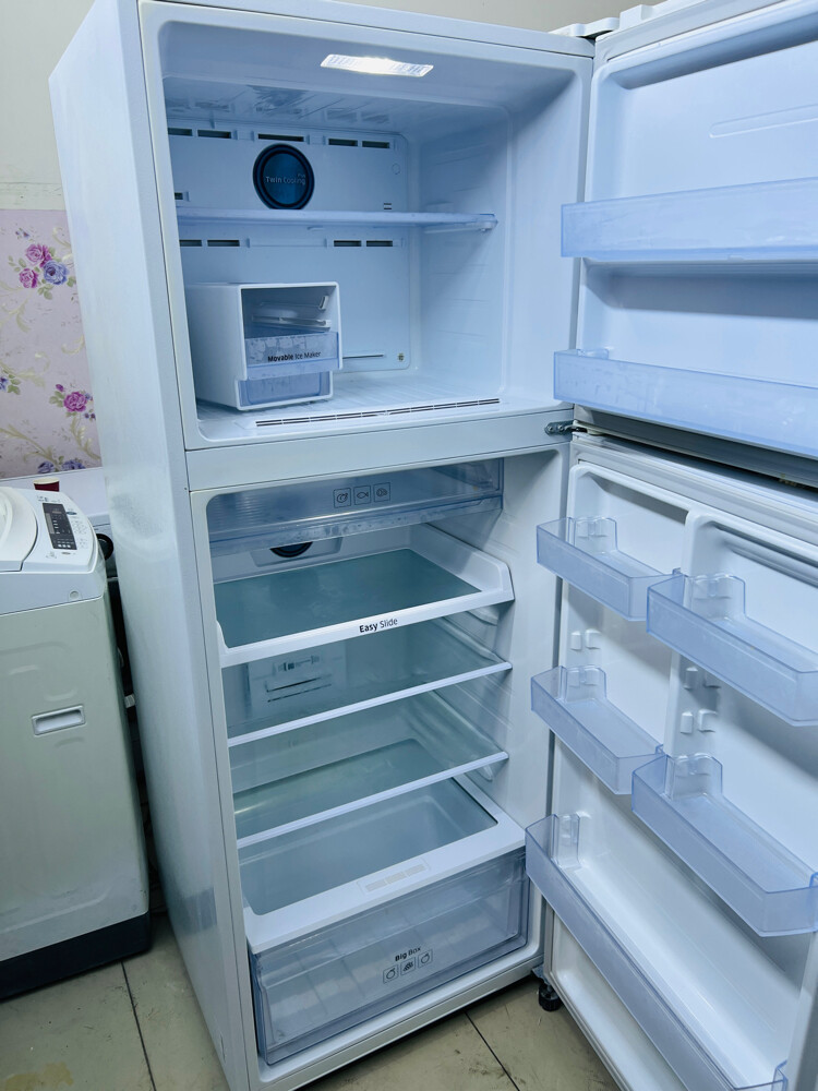 Samsung refrigerator big - 4