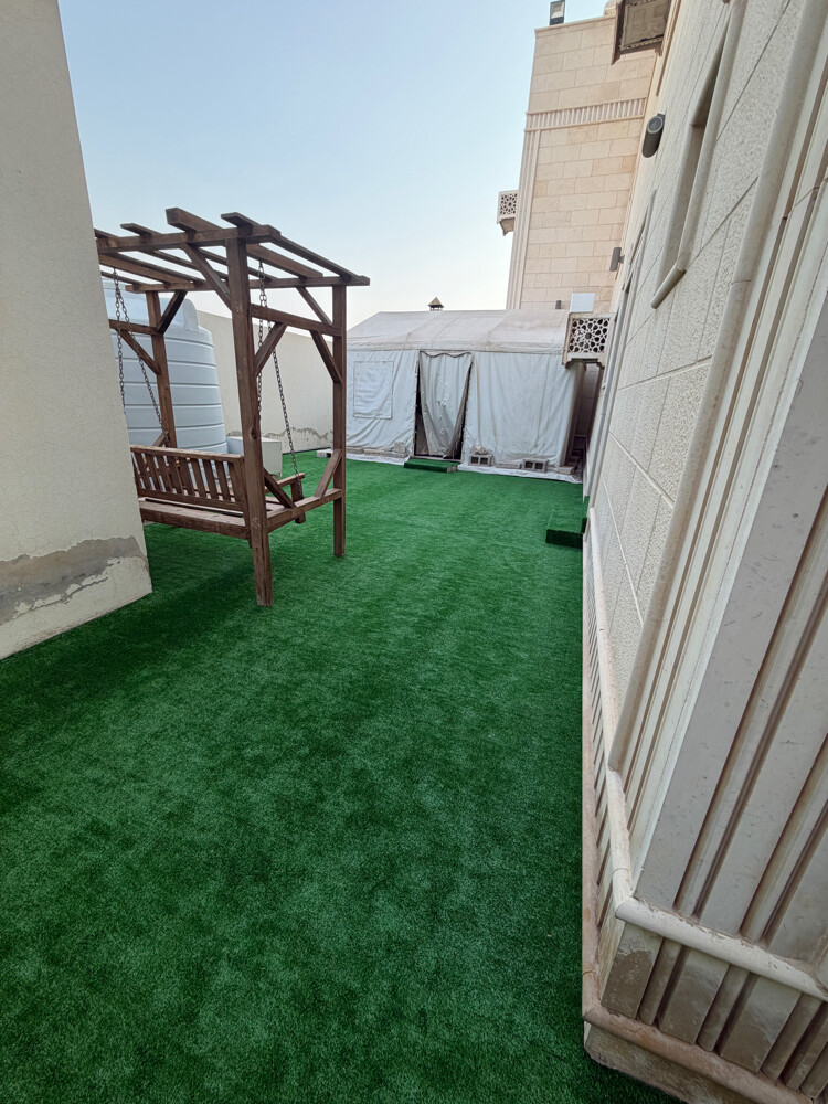 ديكور جدار بالعشب الصناعي  - 7