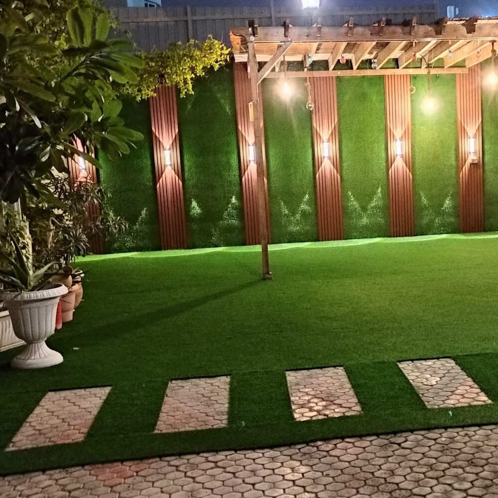 ديكور جدار بالعشب الصناعي  - 12