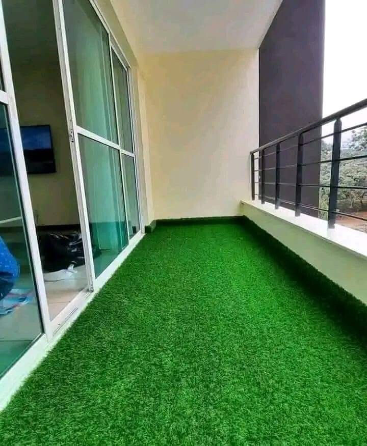 ديكور جدار بالعشب الصناعي  - 3
