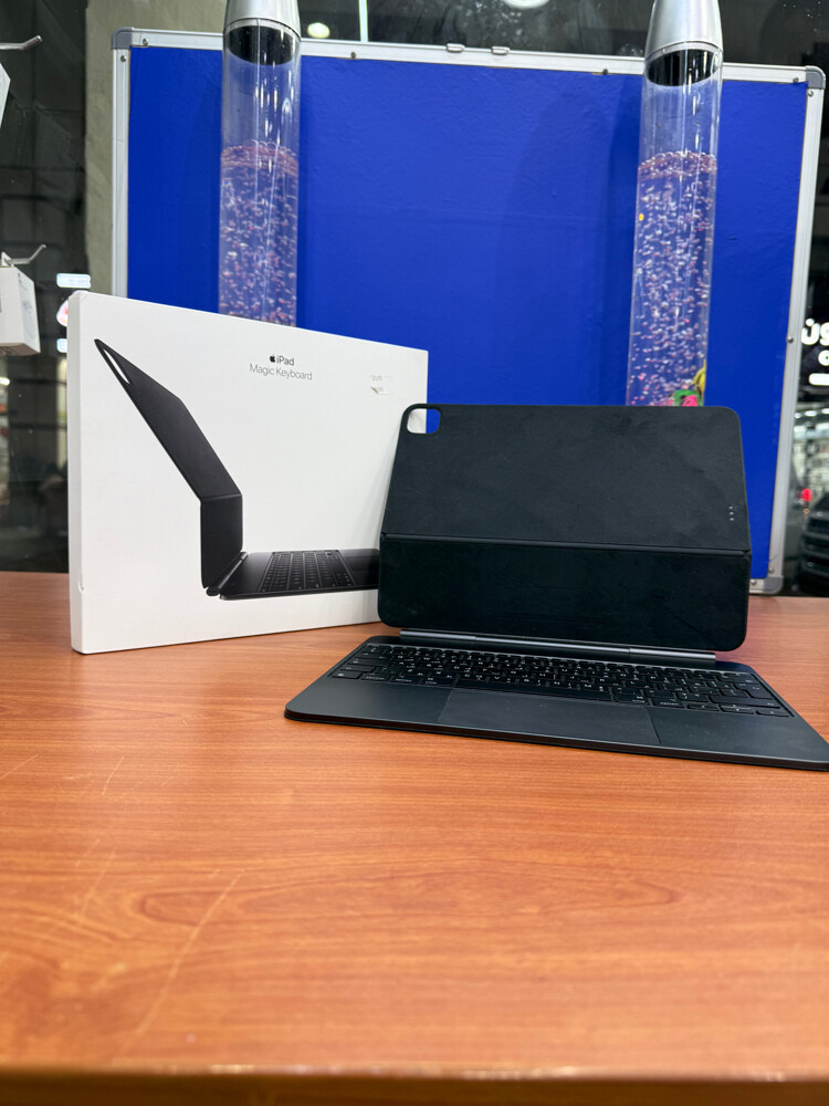 iPad Pro 13 inch M4/M5 keyboard - 3