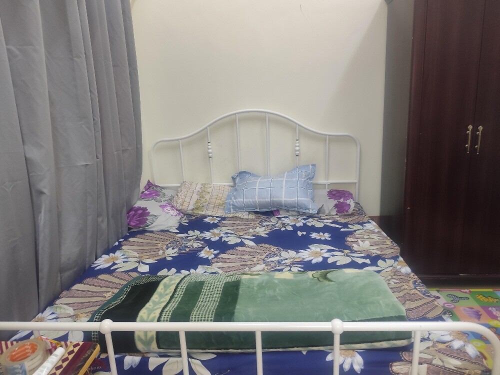 Bed with mattress for sale, excelle - 1