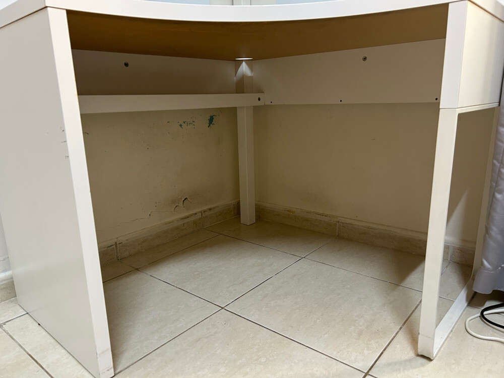 Corner table - 3