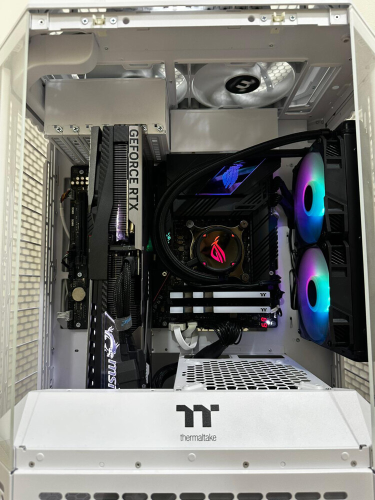 White Gaming and Work RTX 5070 PC - 3
