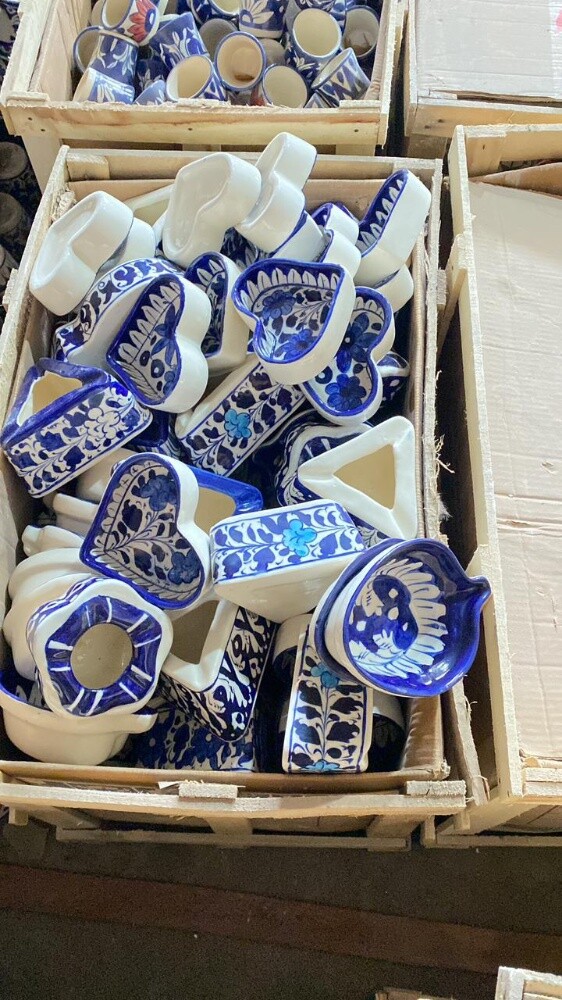 Blue pottery oriel kitchen - 30