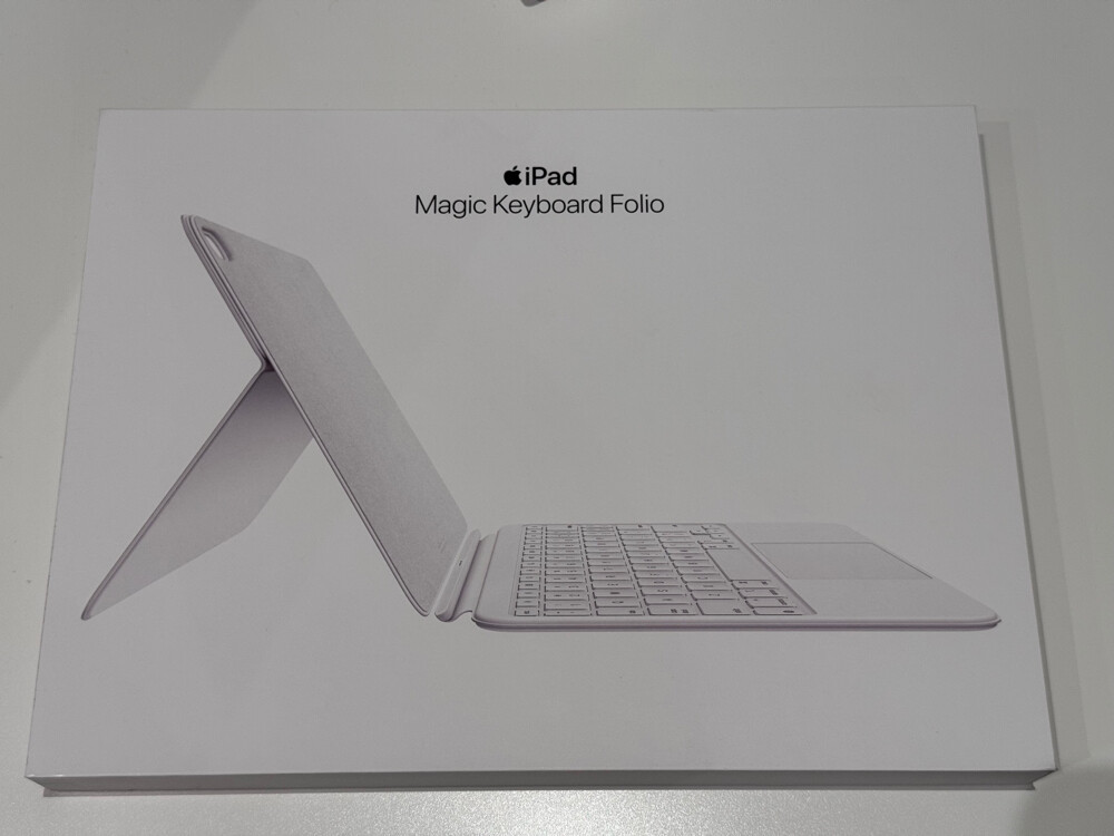 Magic Keyboard Folio - 1